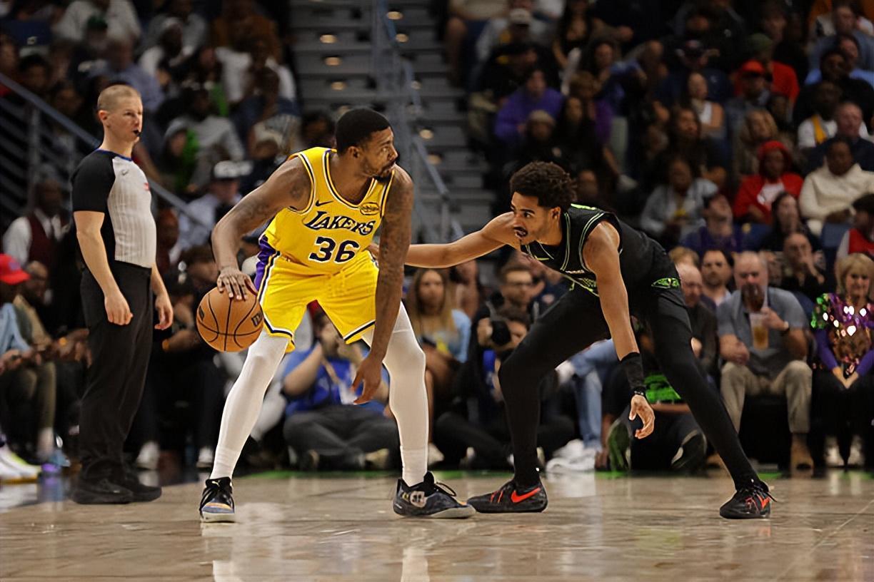 进攻端手感不错，湖人后场大闸难得起到了决定性的作用？